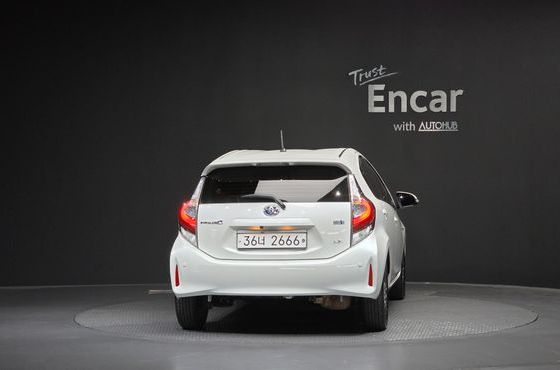 Toyota Prius 1.5 — пробег 65 561 км — фото 4 из 5