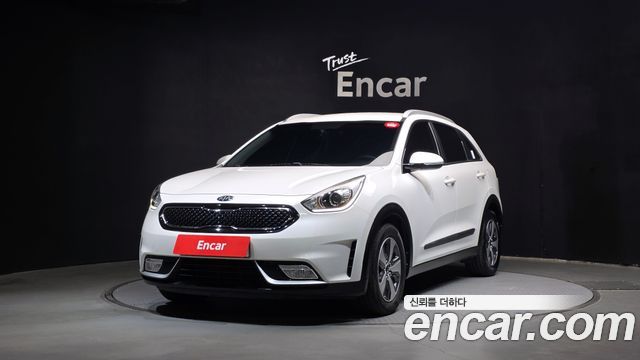 Kia Niro Luxury — пробег 76 725 км — фото 1 из 5