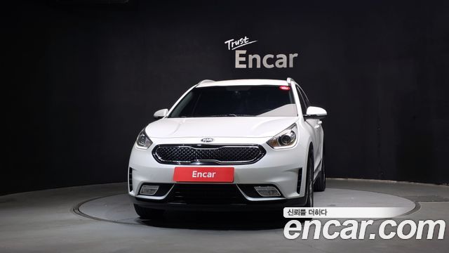 Kia Niro Luxury — пробег 76 725 км — фото 3 из 5