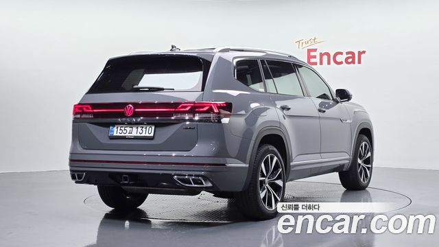 Volkswagen Atlas 2.0 TSI R-LINE 6-Seater — пробег 10 686 км — фото 2 из 5