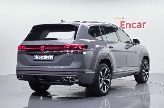 Volkswagen Atlas 2.0 TSI R-LINE 6-Seater — пробег 10 686 км — фото 2 из 5