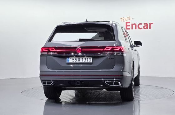 Volkswagen Atlas 2.0 TSI R-LINE 6-Seater — пробег 10 686 км — фото 4 из 5