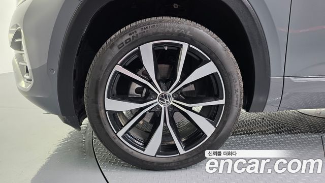Volkswagen Atlas 2.0 TSI R-LINE 6-Seater — пробег 10 686 км — фото 5 из 5