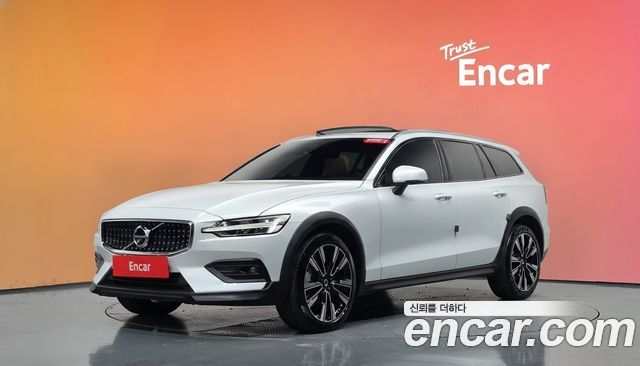 Volvo V60 B5 Pro AWD — пробег 26 025 км — фото 1 из 5