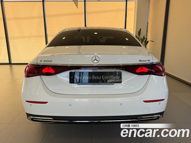 Mercedes-Benz E-Class E300 4MATIC Exclusive — пробег 4 207 км — фото 4 из 5
