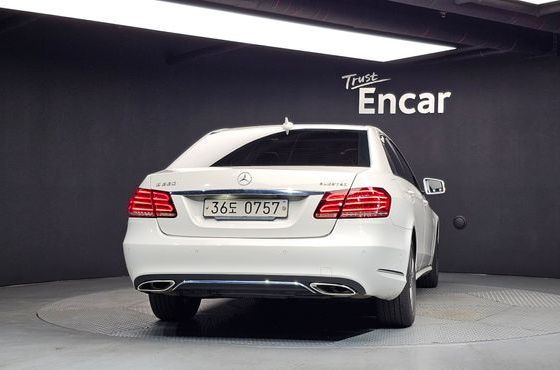 Mercedes-Benz E-Class E220 Bluetec Avantgarde — пробег 206 727 км — фото 4 из 5