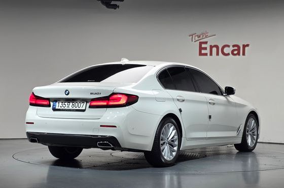 BMW 5-Series 520i Luxury — пробег 70 990 км — фото 2 из 5