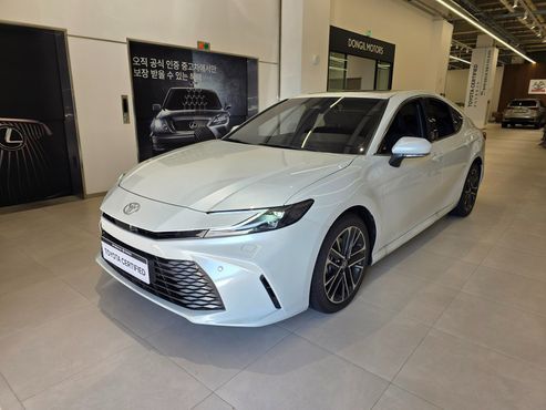 Toyota Camry 2.5 XLE Hybrid — пробег 6 790 км — фото 1 из 5