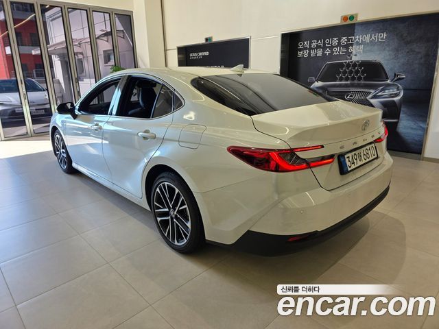 Toyota Camry 2.5 XLE Hybrid — пробег 6 790 км — фото 2 из 5