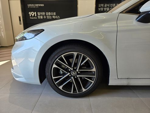 Toyota Camry 2.5 XLE Hybrid — пробег 6 790 км — фото 5 из 5