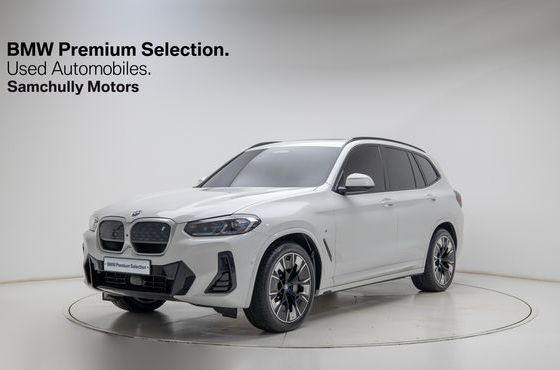 BMW iX3 M Sports — пробег 5 300 км — фото 1 из 5