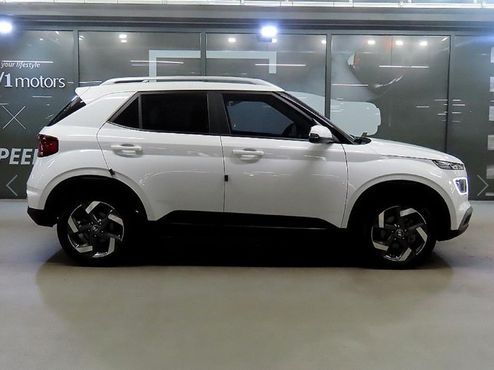Hyundai Venue 1.6 Flux — пробег 6 352 км — фото 3 из 5