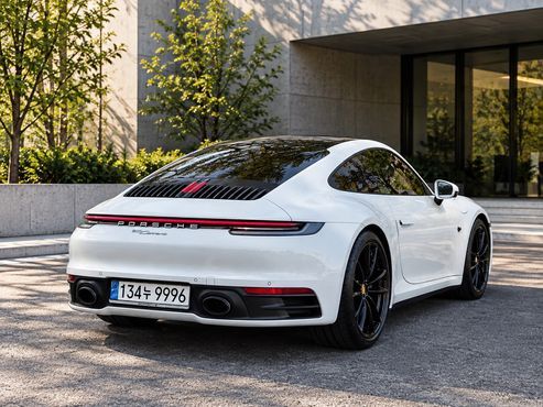 Porsche 911 Carrera — пробег 8 250 км — фото 2 из 5