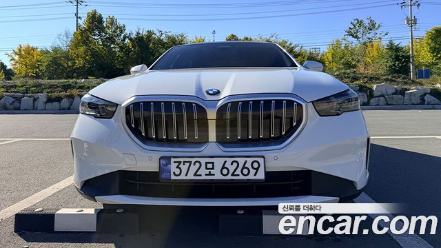 BMW 5-Series 520i — пробег 7 688 км — фото 1 из 5