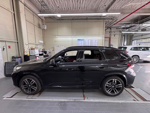 BMW X1 xDrive 20i M Sport — пробег 4 400 км — фото 2 из 5