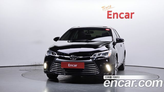 Toyota Camry 2.5 XLE — пробег 34 449 км — фото 3 из 5