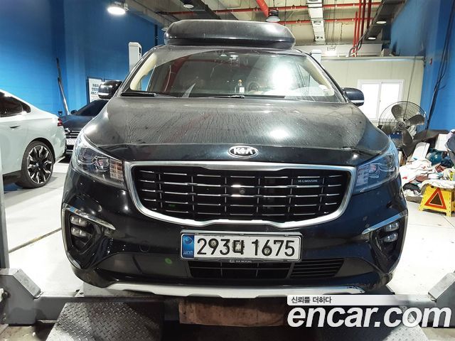 Kia Carnival 7-Seater Hi-Limousine President — пробег 92 623 км — фото 1 из 3