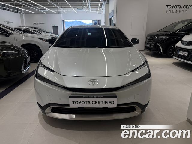 Toyota Prius 2.0 PHEV SE — пробег 3 555 км — фото 3 из 5