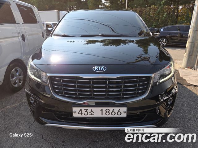 Kia Carnival 7-Seater Limousine VIP — пробег 240 000 км — фото 1 из 5