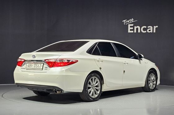 Toyota Camry Hybrid XLE — пробег 112 160 км — фото 2 из 5