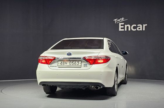 Toyota Camry Hybrid XLE — пробег 112 160 км — фото 4 из 5
