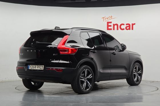 Volvo XC40 B4 R-Design — пробег 158 120 км — фото 2 из 5