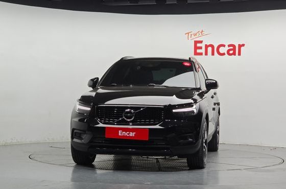 Volvo XC40 B4 R-Design — пробег 158 120 км — фото 3 из 5