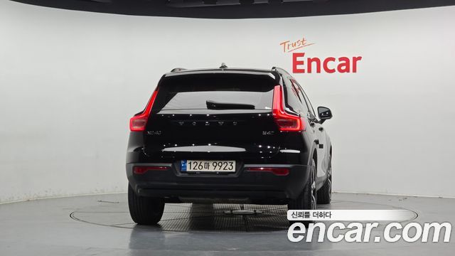 Volvo XC40 B4 R-Design — пробег 158 120 км — фото 4 из 5