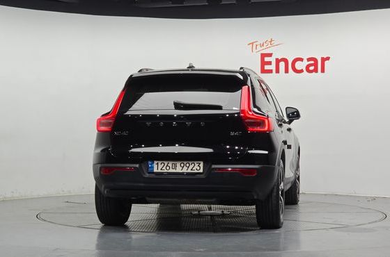 Volvo XC40 B4 R-Design — пробег 158 120 км — фото 4 из 5