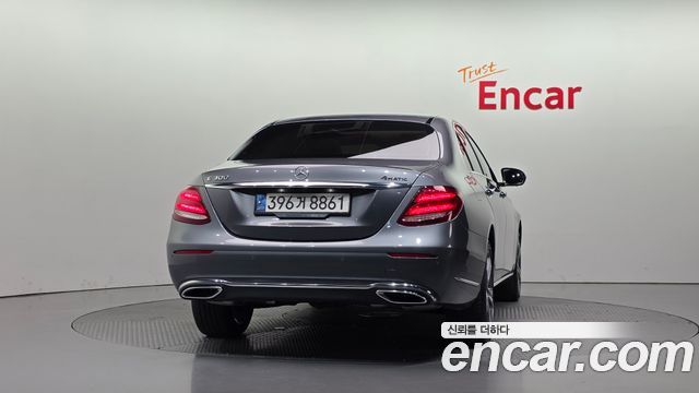 Mercedes-Benz E-Class E300 4MATIC Exclusive — пробег 44 834 км — фото 4 из 5