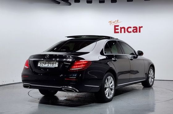Mercedes-Benz E-Class E300 4MATIC Exclusive — пробег 90 857 км — фото 2 из 5