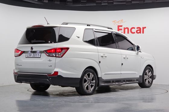 Ssangyong KORANDO 4WD 9-Seater Adventure 60th Edition — пробег 106 391 км — фото 2 из 5