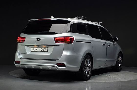 Kia Carnival 9-Seater Noblesse — пробег 106 359 км — фото 2 из 5