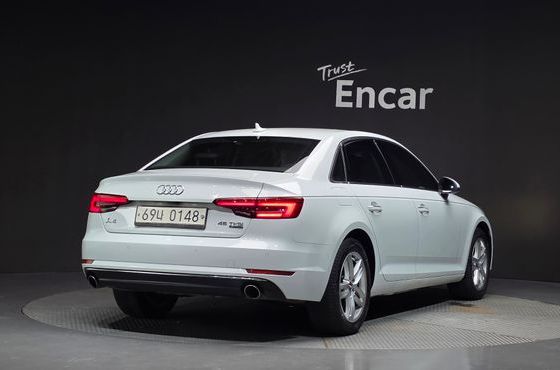 Audi A4 45 TFSI Quattro Premium — пробег 116 504 км — фото 2 из 5
