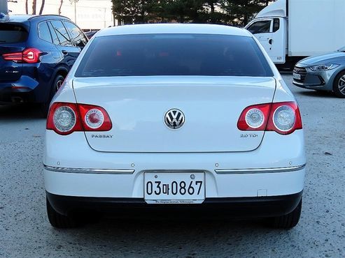 Volkswagen Passat 2.0 TDI Premium B6 — пробег 281 623 км — фото 4 из 5