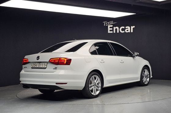Volkswagen Jetta 2.0 TDI BlueMotion Premium 6th — пробег 187 367 км — фото 2 из 5