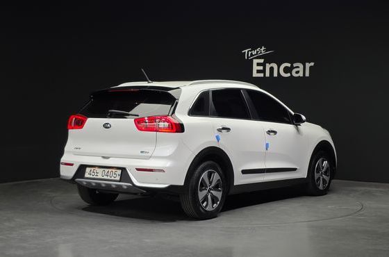 Kia Niro Prestige — пробег 171 342 км — фото 2 из 5