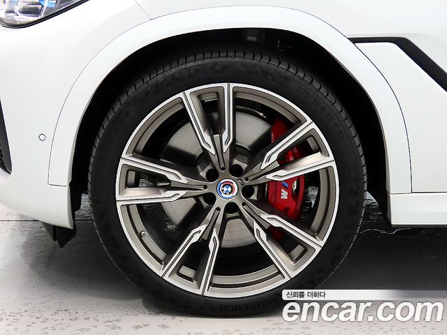BMW X6 M50i — пробег 25 900 км — фото 5 из 5