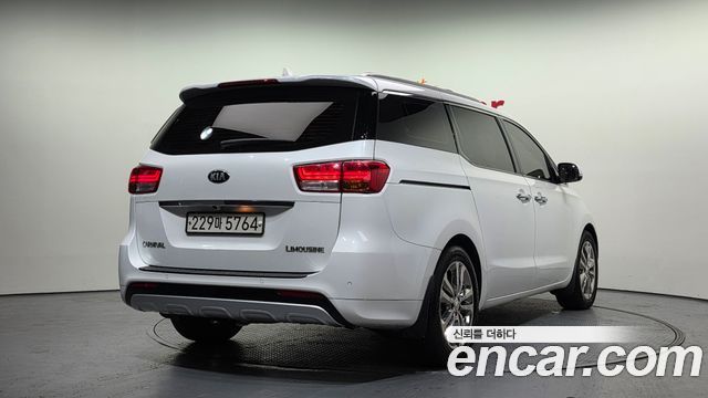 Kia Carnival 7-seater Limousine VIP — пробег 212 052 км — фото 2 из 5