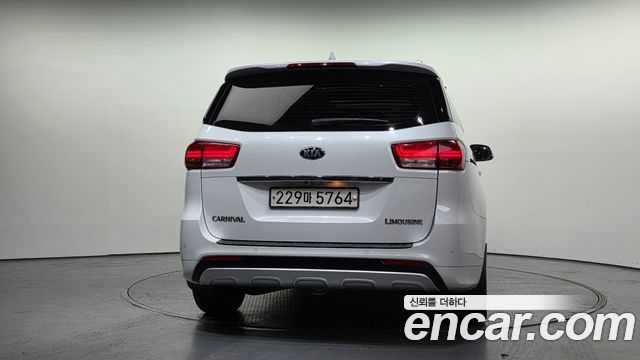 Kia Carnival 7-seater Limousine VIP — пробег 212 052 км — фото 4 из 5