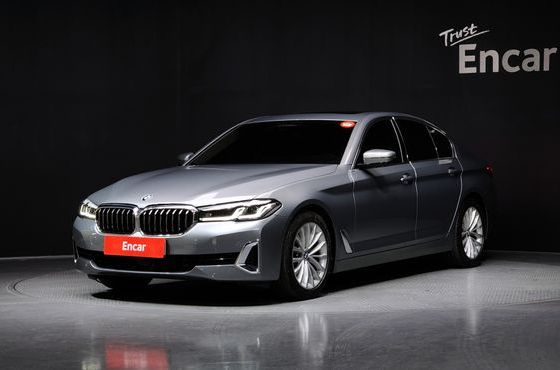 BMW 5-Series 520i Luxury — пробег 27 665 км — фото 1 из 5