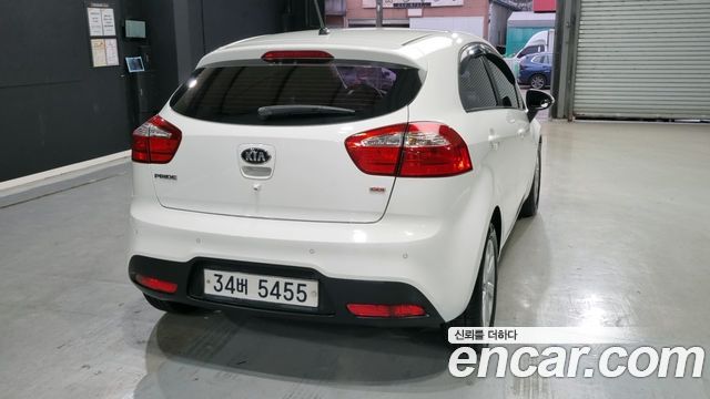 Kia pride 1.6 GDI Hatchback Luxury — пробег 84 215 км — фото 2 из 5