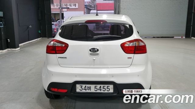 Kia pride 1.6 GDI Hatchback Luxury — пробег 84 215 км — фото 4 из 5