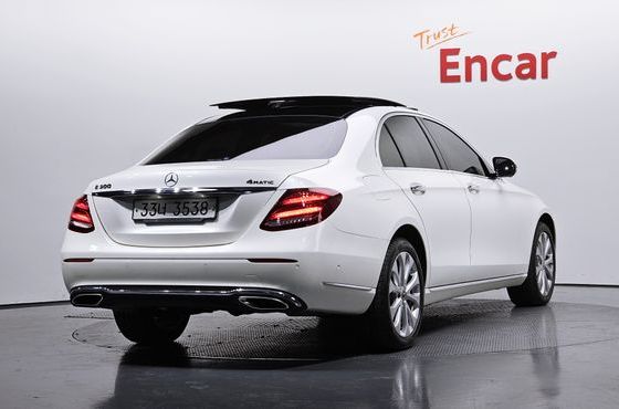 Mercedes-Benz E-Class E300 4MATIC EX Intelligent Drive — пробег 54 340 км — фото 2 из 5