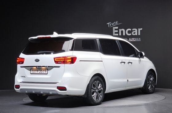 Kia Carnival 9-Seater Luxury — пробег 187 225 км — фото 2 из 5