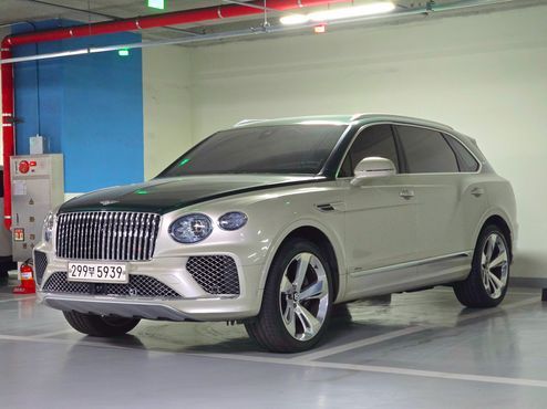 Bentley Bentayga 4.0 V8 EWB First Edition — пробег 12 800 км — фото 1 из 5