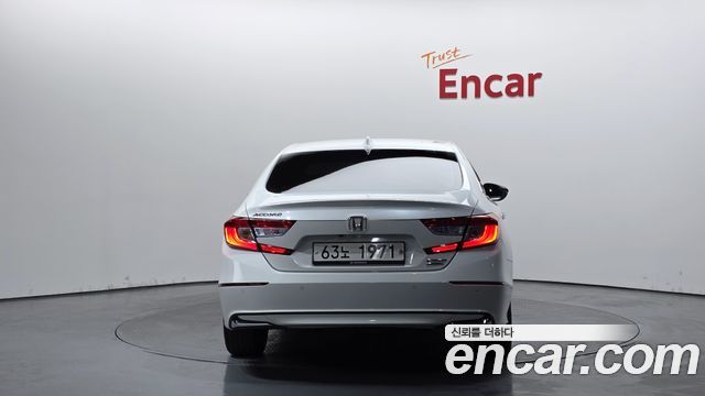 Honda Accord 2.0 Hybrid Touring — пробег 73 395 км — фото 4 из 5