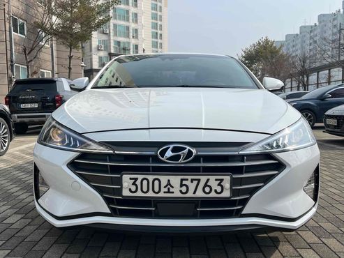 Hyundai AVANTE 1.6 Smart — пробег 130 000 км — фото 2 из 5