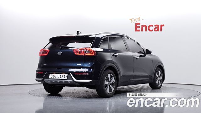 Kia Niro Prestige — пробег 111 907 км — фото 2 из 5