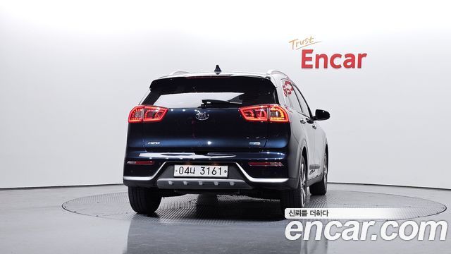 Kia Niro Prestige — пробег 111 907 км — фото 4 из 5